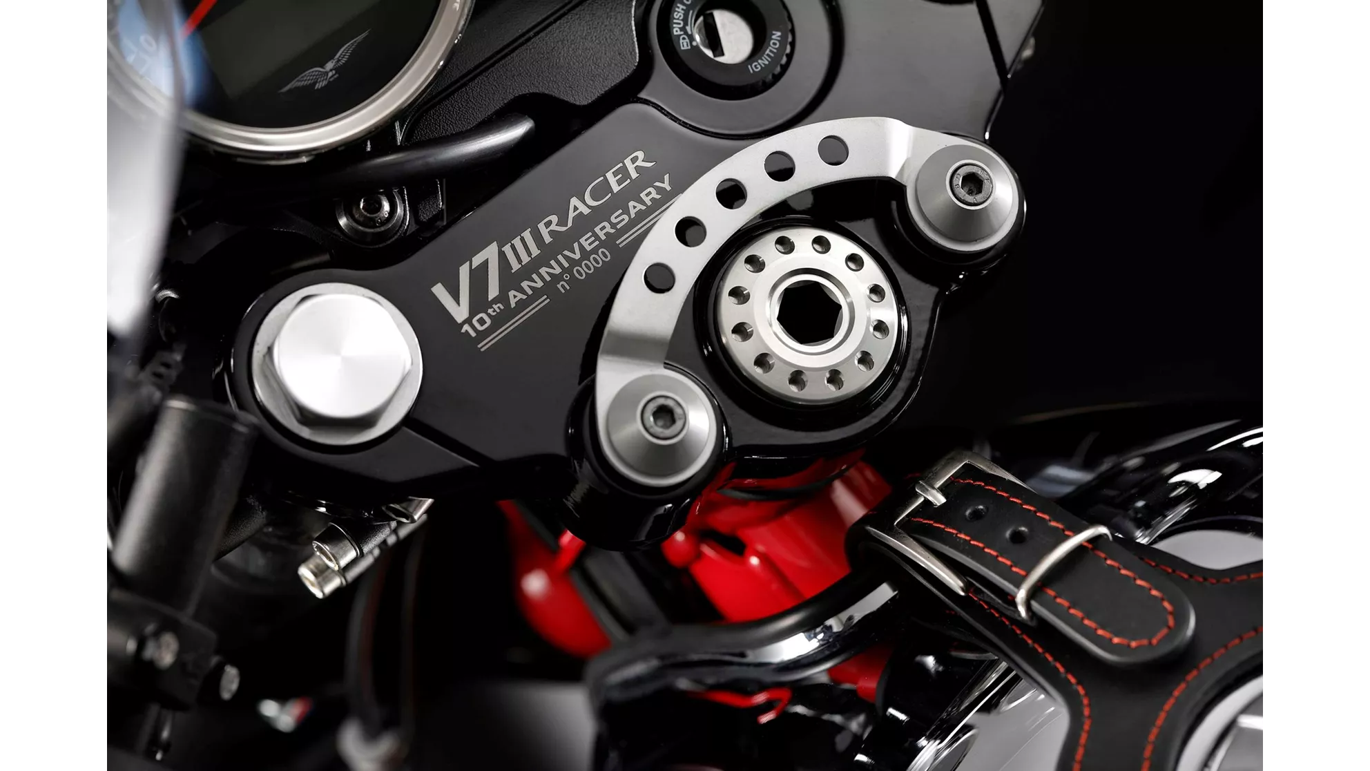 Moto Guzzi V7 III Racer 10th Anniversary - Immagine 3
