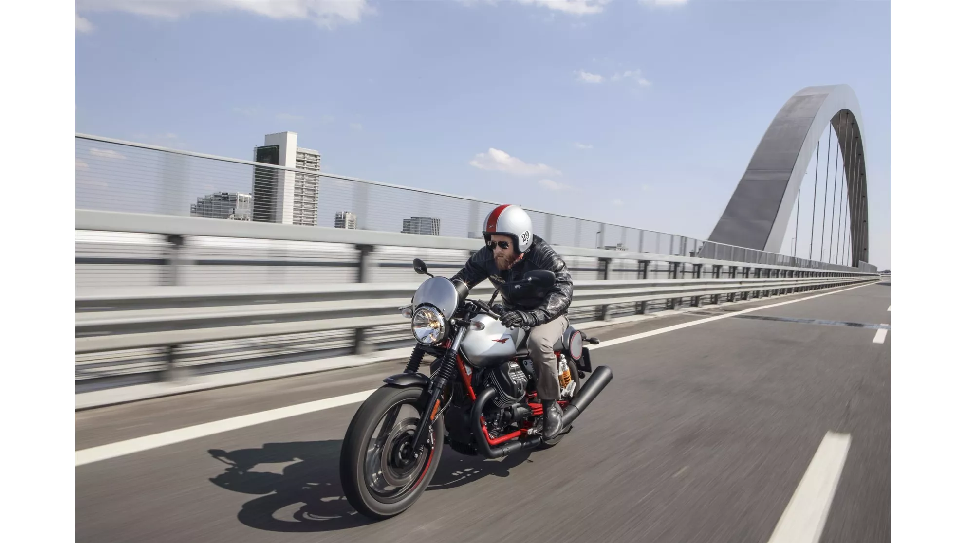 Moto Guzzi V7 III Racer - Image 2 Moto Guzzi V7 III Racer - Image 2