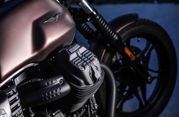 Moto Guzzi V7 III Stone Night Pack 2020 - Bild 6