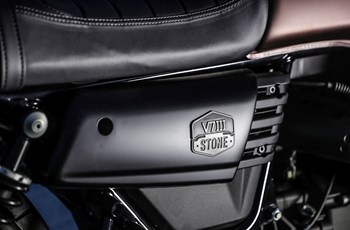 Moto Guzzi V7 III Stone Night Pack 2020 - Bild 8