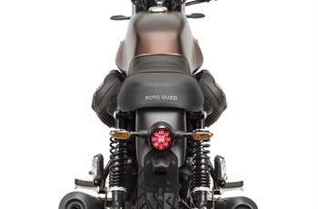 Moto Guzzi V7 III Stone Night Pack 2020 - Bild 10