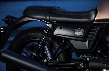Moto Guzzi V7 III Stone Night Pack 2020 - Bild 12
