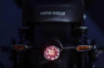 Moto Guzzi V7 III Stone Night Pack 2020 - Bild 14