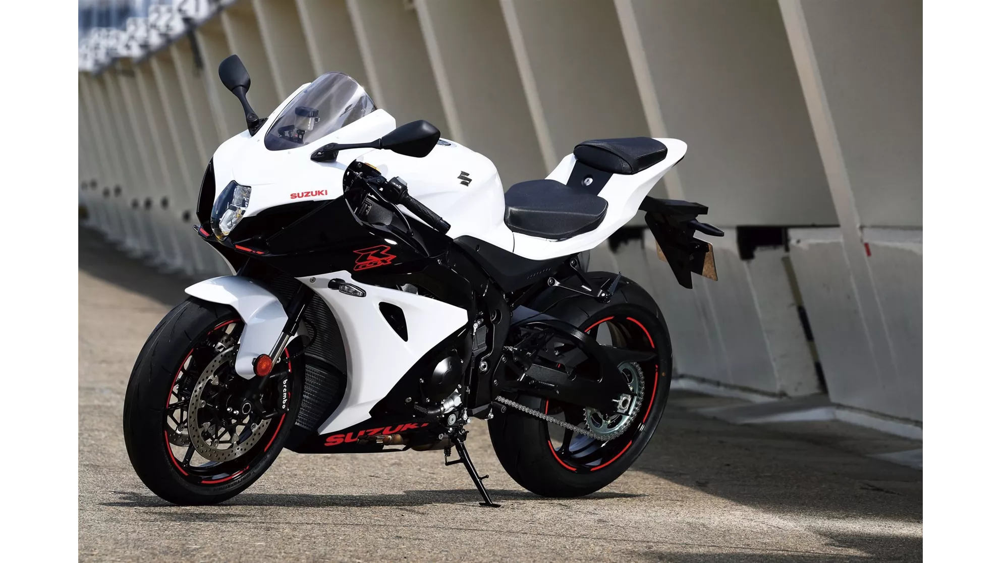 Suzuki GSX-R 1000 - Image 5 Suzuki GSX-R 1000 - Image 5