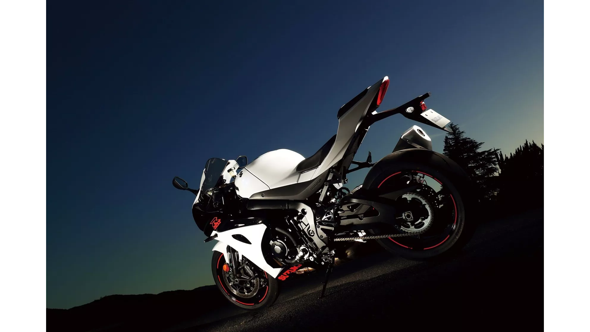 Suzuki GSX-R 1000 - Image 2 Suzuki GSX-R 1000 - Image 2