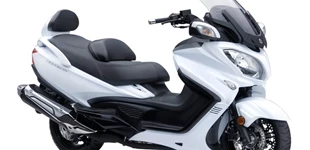 BMW R 1200 GS 2010 vs Suzuki Burgman 650 Executive 2020 BMW R 1200 GS 2010 vs Suzuki Burgman 650 Executive 2020