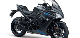 Suzuki GSX-S1000F 2020 vs Kawasaki Ninja H2 SX 2021