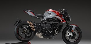 MV Agusta Brutale 800 RR SCS 2020 vs Ducati Streetfighter V2 S 2025