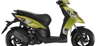 Triumph Tiger 1200 GT Explorer 2022 vs Piaggio TPH 50 2020