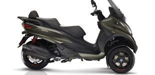 Piaggio MP3 350 ABS-ASR Sport 2020 vs Quadro Vehicles Quadro 4 2018