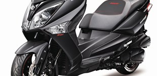 Vespa GTS 125 Super  2022 vs Sym GTS 125 Sport 2020