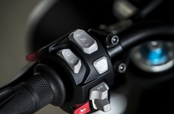 Triumph Speed Triple RS 2020 - Bild 12 Triumph Speed Triple RS 2020 - Bild 12