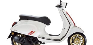 Vespa Sprint 125 Racing Sixties 2020 vs Vespa Primavera 125 (RED) 2020