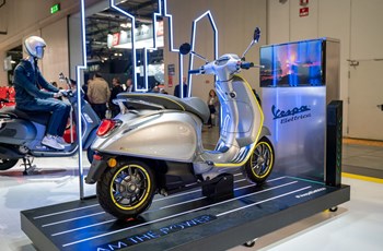 Vespa Elettrica 70 km/h 2020 - Bild 18