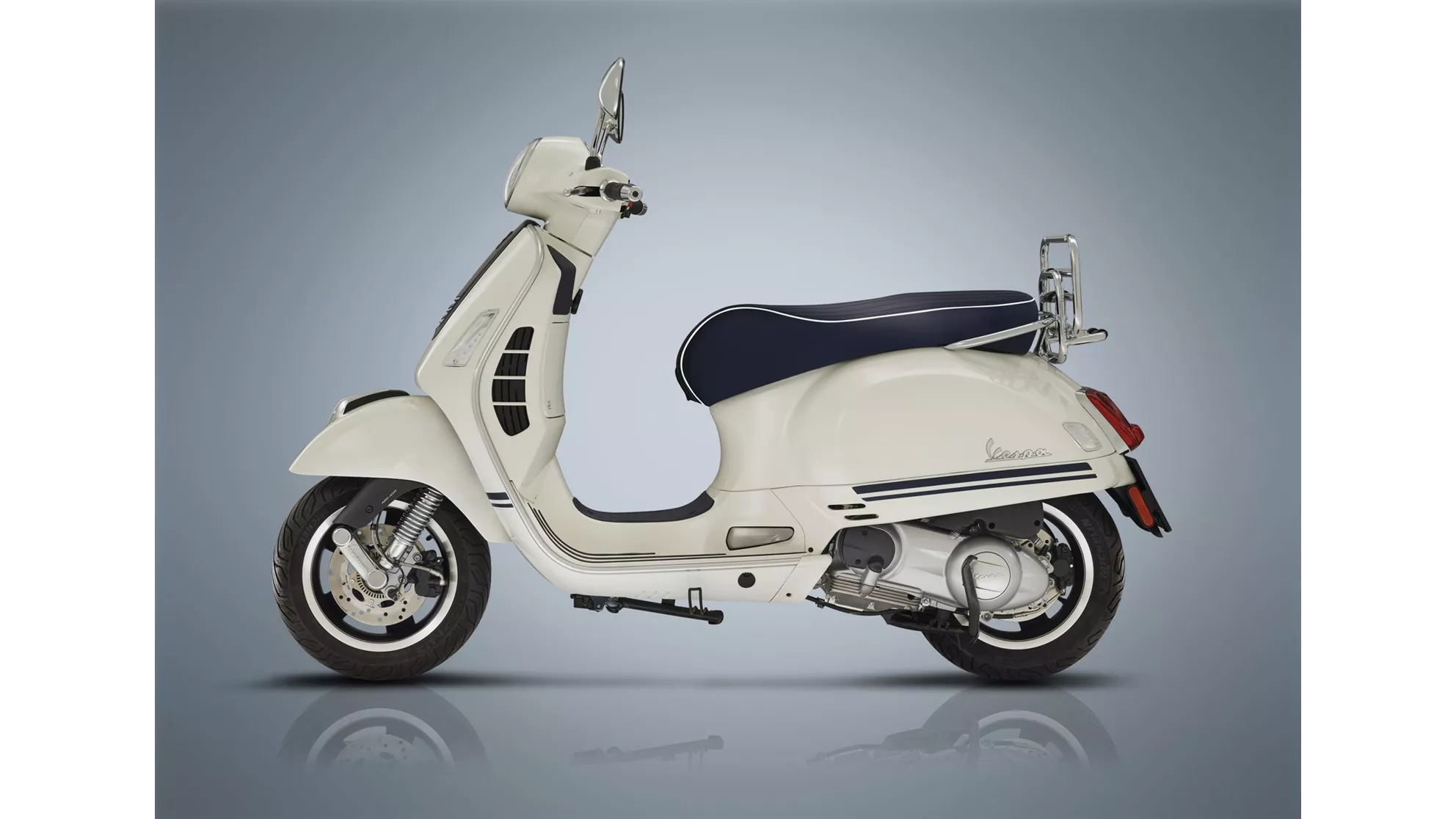 Vespa GTS 300 Yacht Club - Image 4 Vespa GTS 300 Yacht Club - Image 4