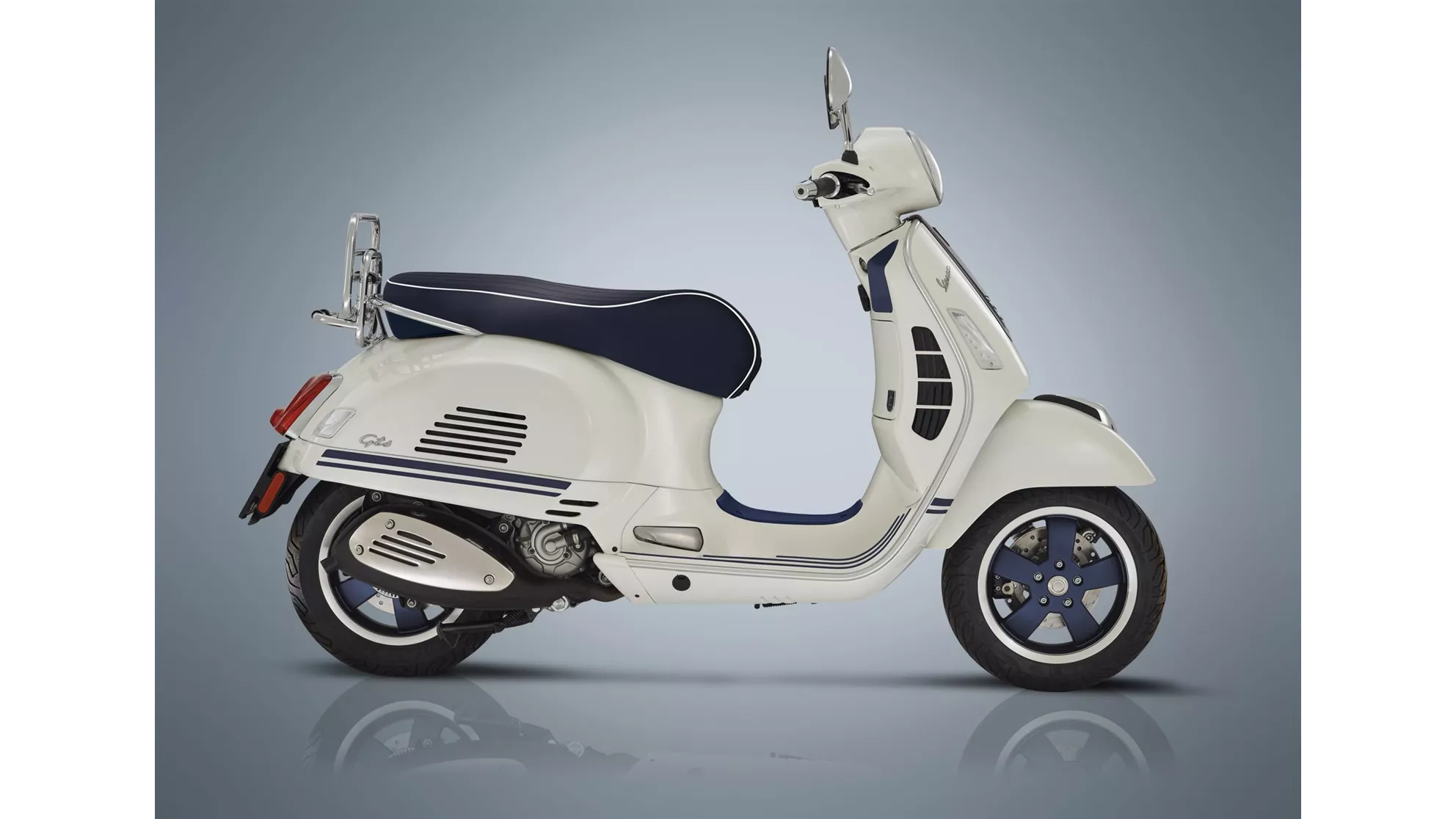 Vespa GTS 300 Yacht Club - Image 5 Vespa GTS 300 Yacht Club - Image 5