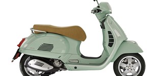 Peugeot Satelis 2  300 2014 vs Vespa GTS 300 hpe 2020