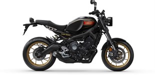 Yamaha XSR900 2020 vs Yamaha MT-09 SP 2024 Yamaha XSR900 2020 vs Yamaha MT-09 SP 2024