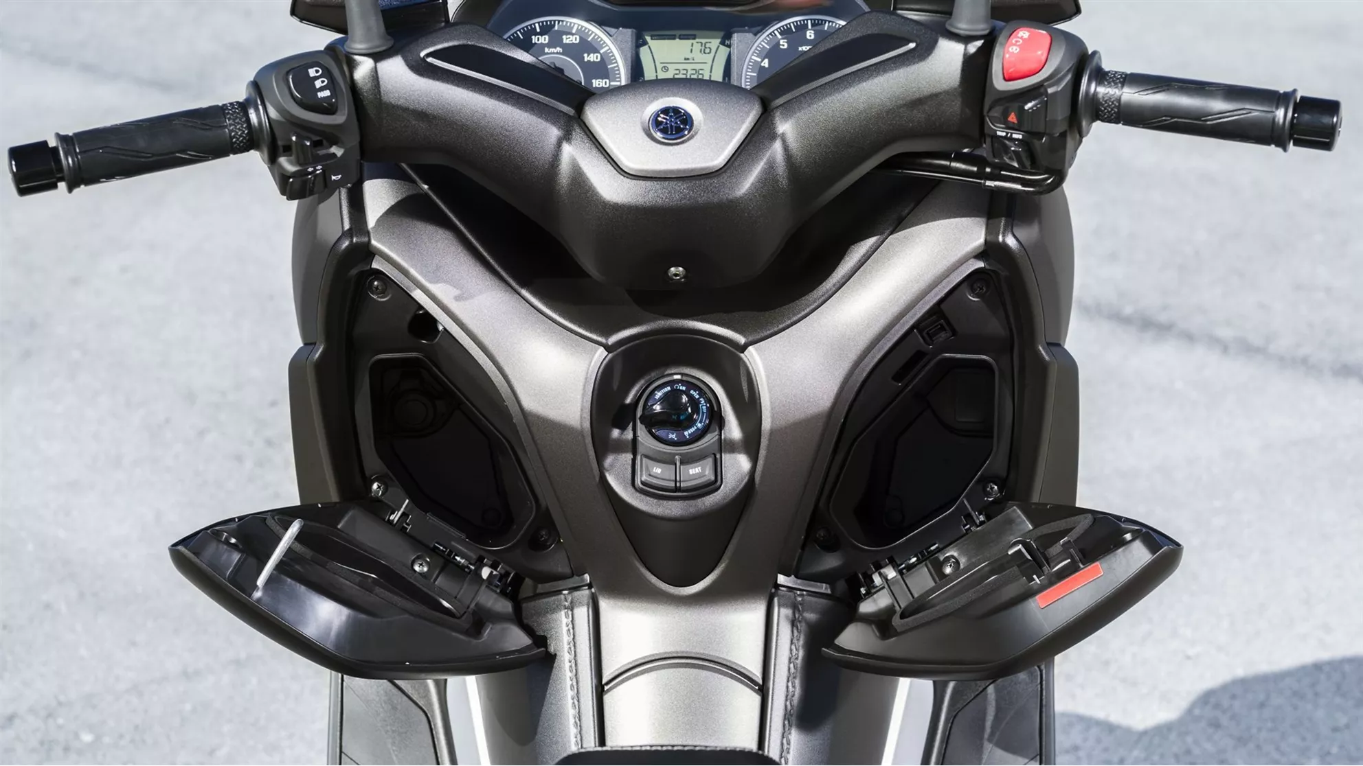 Yamaha XMAX 300 - Image 10 Yamaha XMAX 300 - Image 10