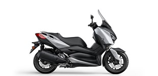 Yamaha XMAX 300 2020 vs BMW C 400 GT 2019