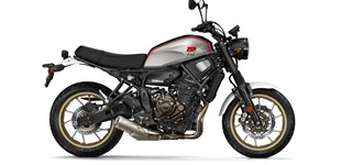 Yamaha XSR700 XTribute 2020 vs Yamaha XSR900 2020