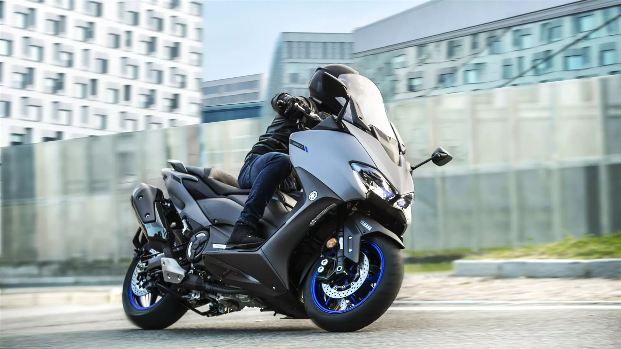 Yamaha TMAX 560 - Image 11 Yamaha TMAX 560 - Image 11