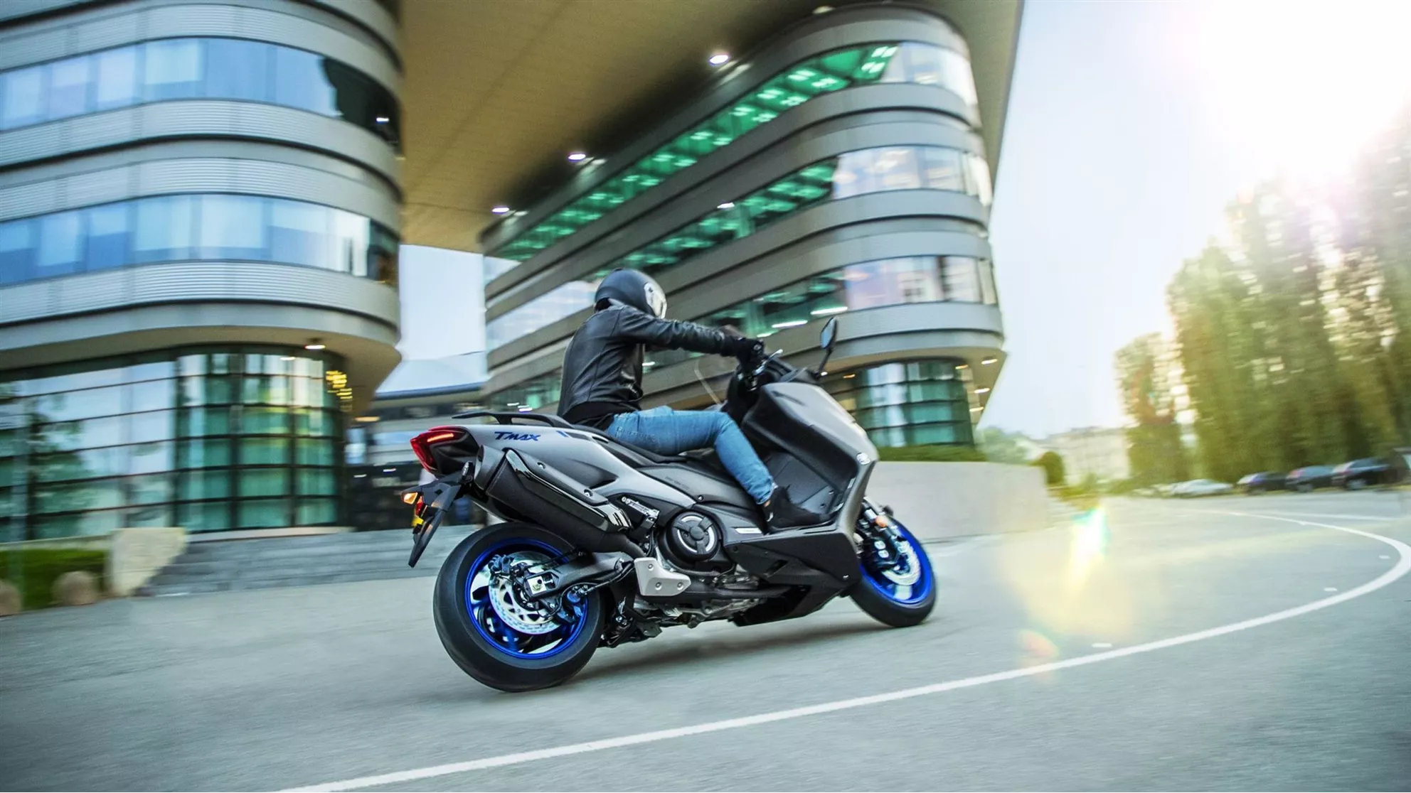 Yamaha TMAX 560 - Image 18 Yamaha TMAX 560 - Image 18