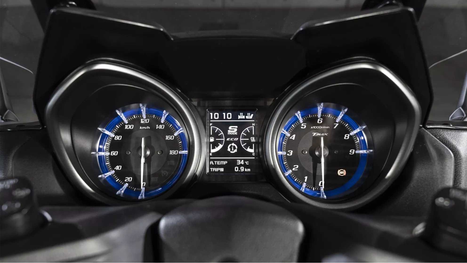 Yamaha TMAX 560 Tech Max - Image 12 Yamaha TMAX 560 Tech Max - Image 12