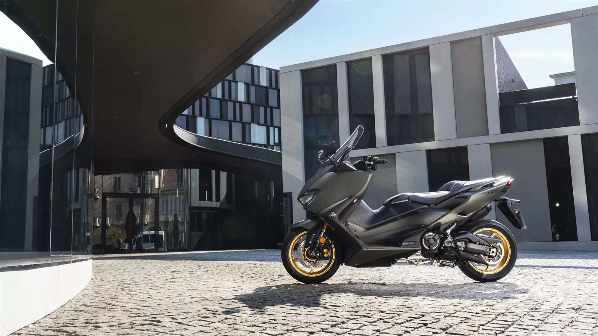 Yamaha TMAX 560 Tech Max - Image 14 Yamaha TMAX 560 Tech Max - Image 14