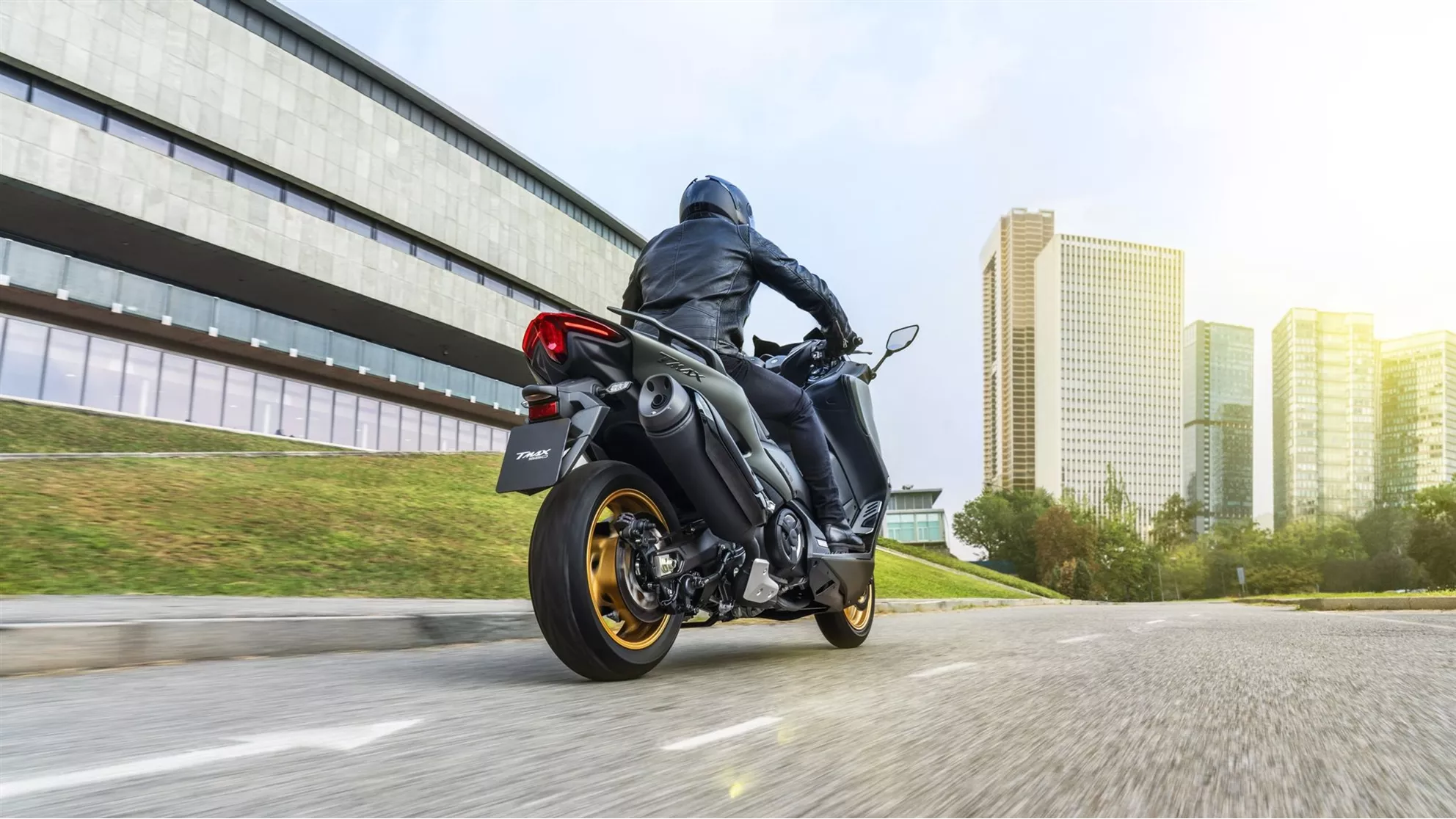 Yamaha TMAX 560 Tech Max - Image 16 Yamaha TMAX 560 Tech Max - Image 16