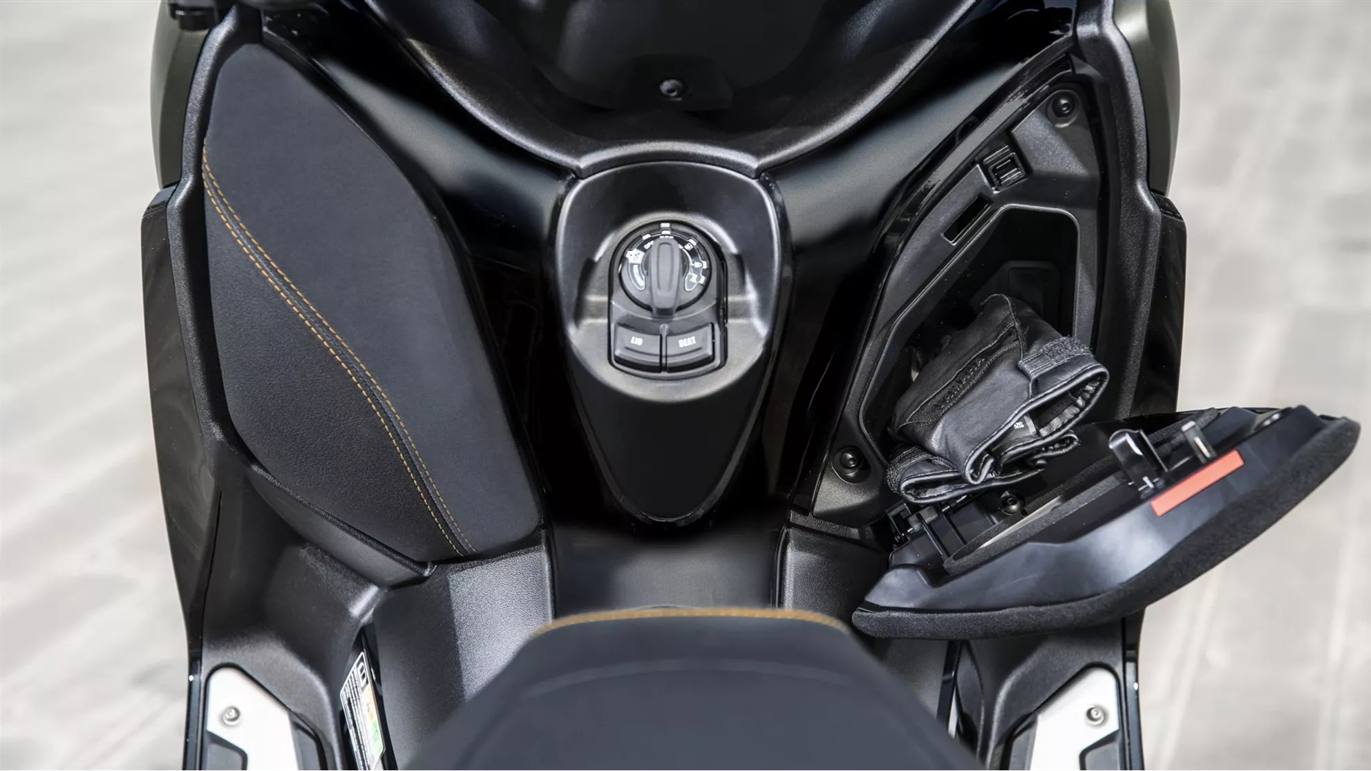 Yamaha XMAX 300 Tech MAX - Image 10 Yamaha XMAX 300 Tech MAX - Image 10