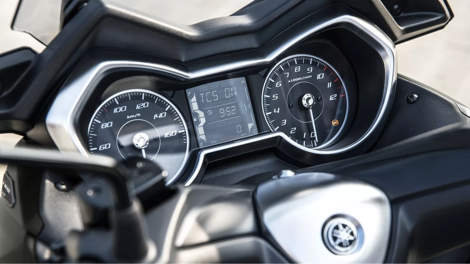 Yamaha XMAX 300 Tech MAX - Image 13 Yamaha XMAX 300 Tech MAX - Image 13