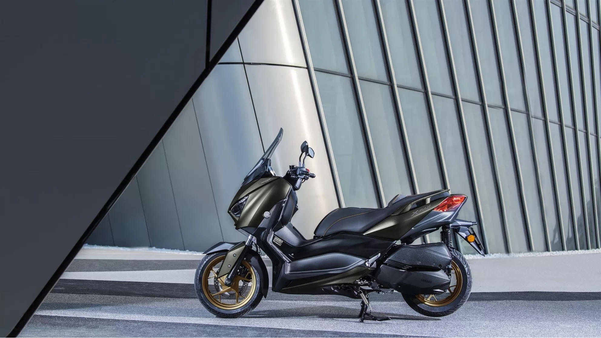 Yamaha XMAX 300 Tech MAX - Image 15 Yamaha XMAX 300 Tech MAX - Image 15