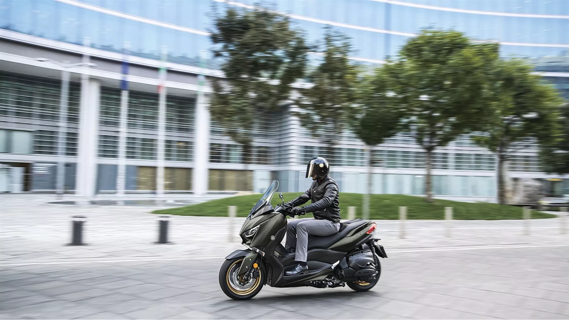 Yamaha XMAX 400 Tech MAX - Image 16 Yamaha XMAX 400 Tech MAX - Image 16