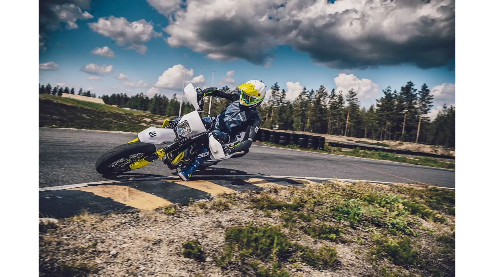 Husqvarna 701 Supermoto - Image 11 Husqvarna 701 Supermoto - Image 11