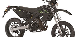 Derbi Senda DRD X-Treme 50 SM 2017 vs Rieju MRT Europa IV Supermoto 50 2020
