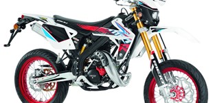 Derbi Senda DRD X-Treme 50 SM 2017 vs Rieju MRT Pro Supermoto 50 2020