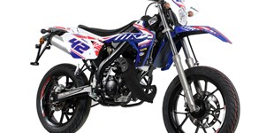 Derbi Senda DRD X-Treme 50 SM 2020 vs Rieju MRT Replica 50 SM 2020