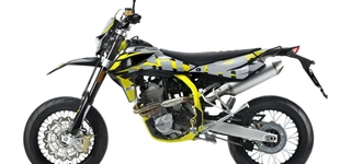 KTM 690 SMC R 2024 vs SWM SM 500 R 2020 KTM 690 SMC R 2024 vs SWM SM 500 R 2020