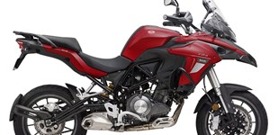 Yamaha MT-125 2018 vs Benelli TRK 502 2020