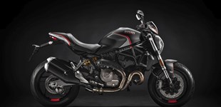 Ducati Monster 821 Stealth 2020 vs Kawasaki Z900 RS 2022