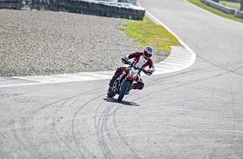 Ducati Hypermotard 950 SP 2020 - Bild 17 Ducati Hypermotard 950 SP 2020 - Bild 17