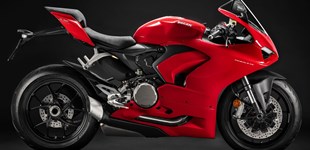 Ducati Panigale V2 2020 vs Yamaha YZF-R6 2009