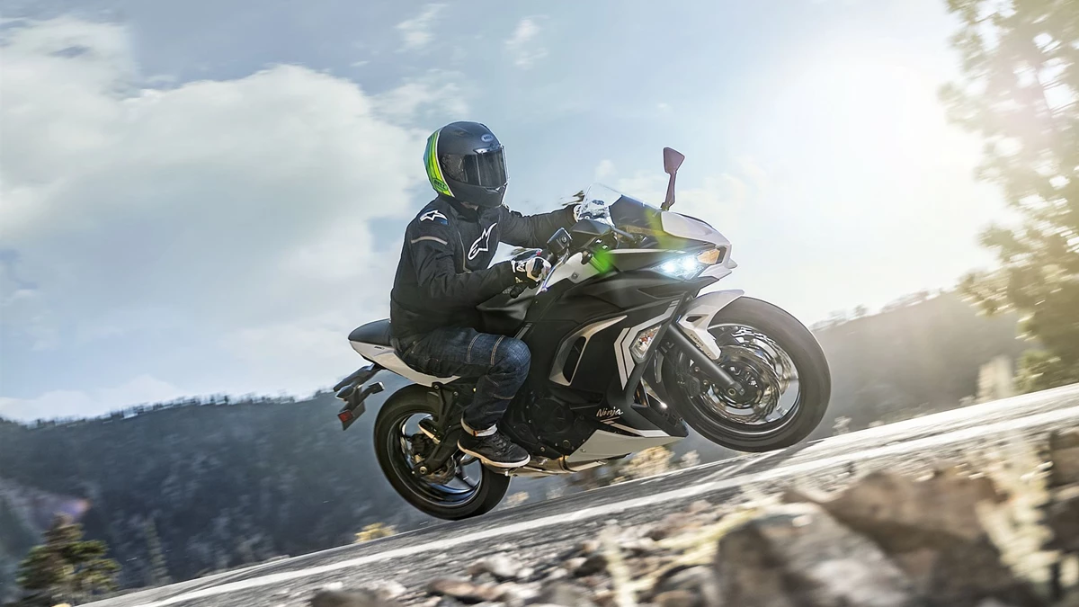 Kawasaki Ninja 650 Bild 12: Kawasaki Ninja 650