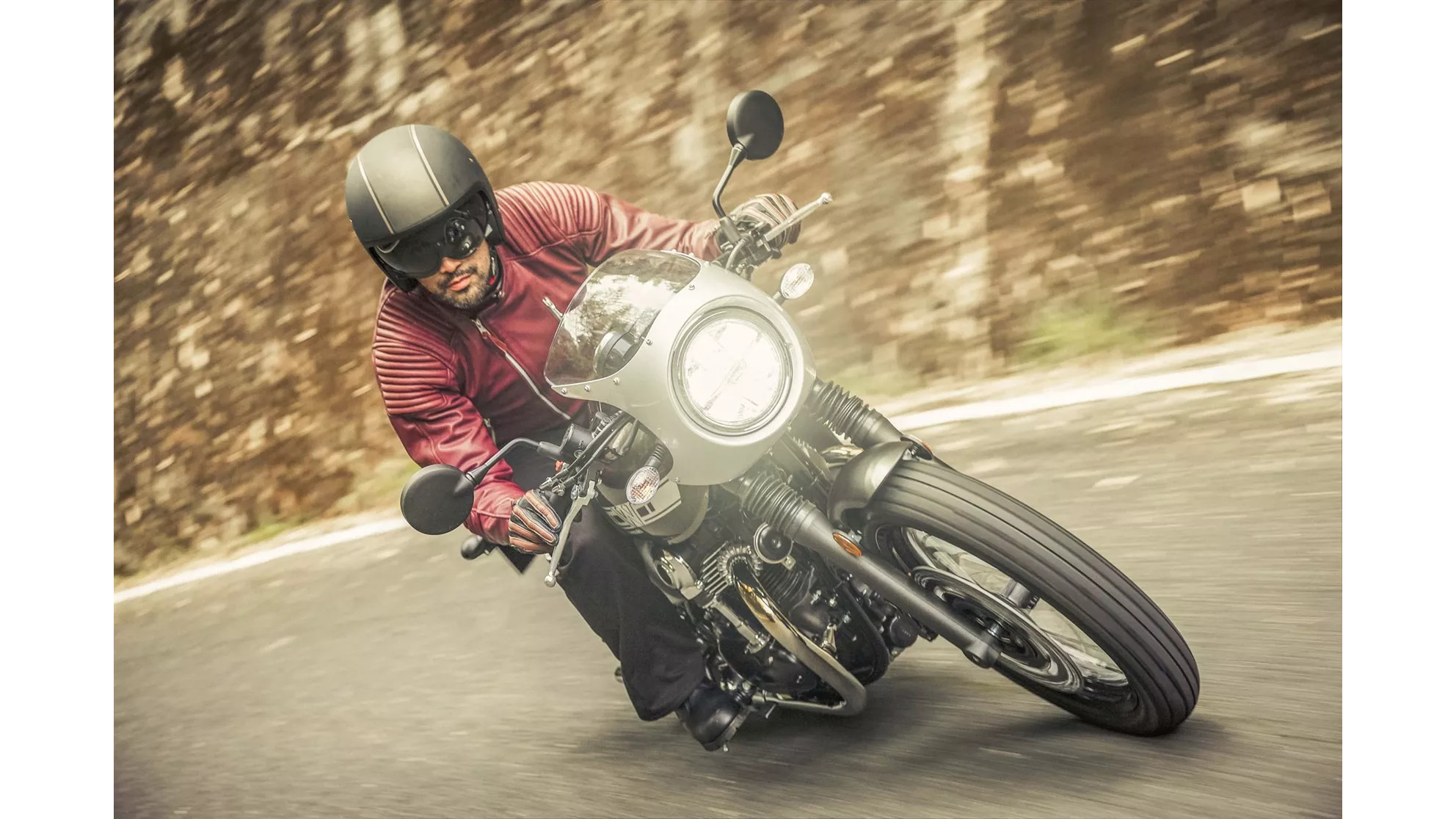 Kawasaki W800 Cafe - Image 6 Kawasaki W800 Cafe - Image 6