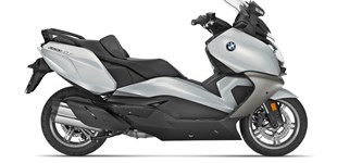 BMW C 650 GT 2020 vs Kawasaki Versys 650 2022 BMW C 650 GT 2020 vs Kawasaki Versys 650 2022