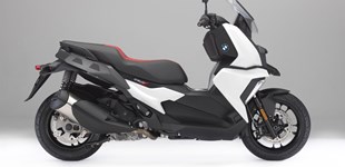 BMW C 400 X 2020 vs Honda NSS 300 Forza 2016