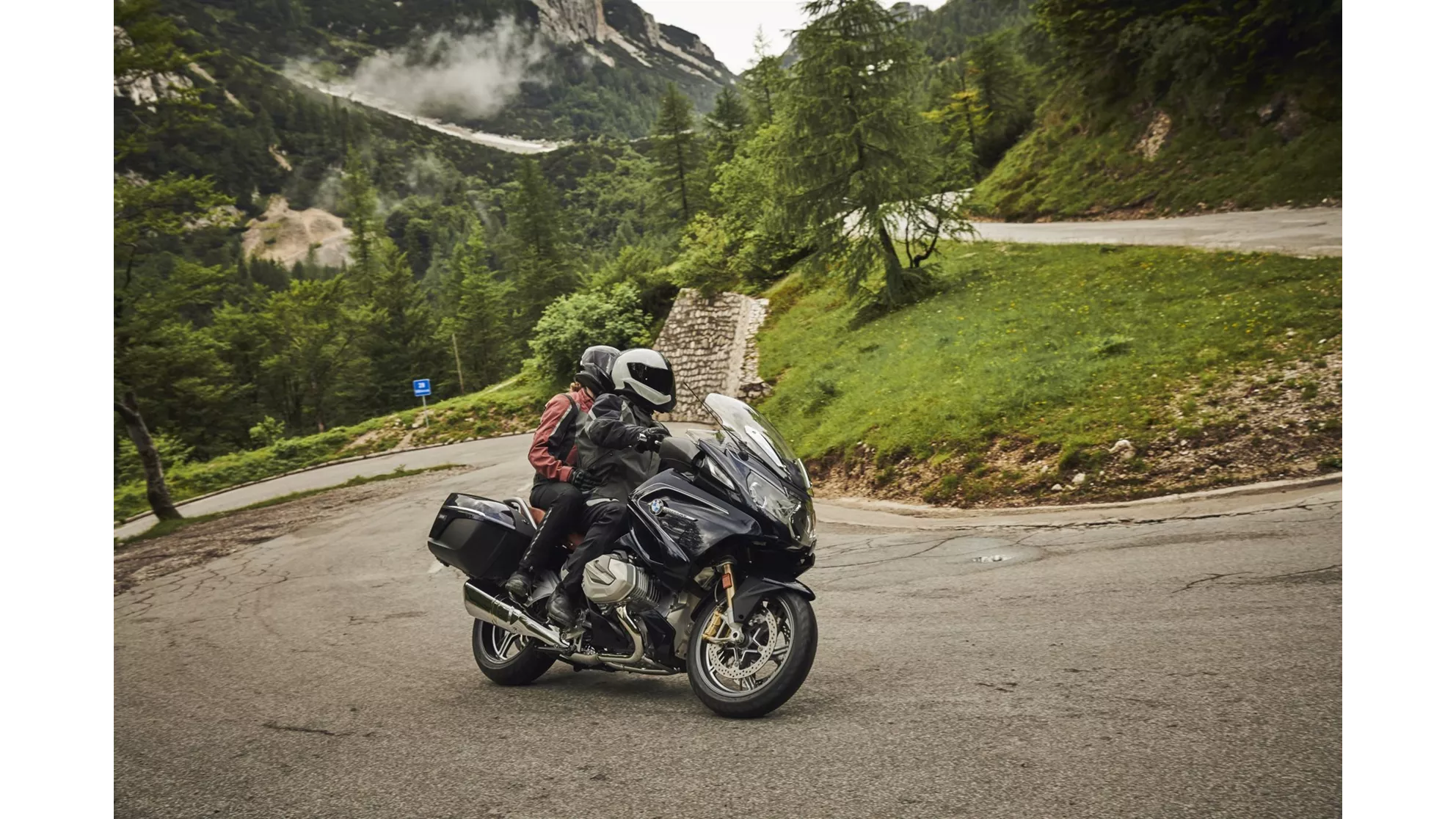 BMW R 1250 RT - Image 1 BMW R 1250 RT - Image 1