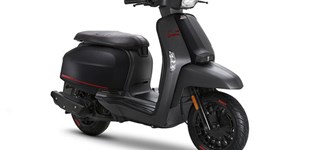 Lambretta V125 Special Pirelli Edition 2020 vs Piaggio Liberty 125 S 2024