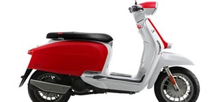 Lambretta V125 Special Flex 2020 vs Vespa GTS 125 Supertech iGET 2021